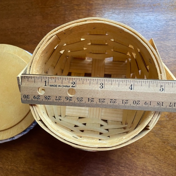 Peterboro Basket Co 5" Round Basket with Swing Handle and Lid - Picture 10 of 11